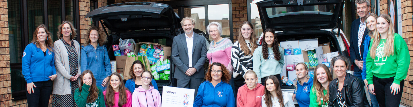 Ladies' Circle 45 Goeree-Overflakkee doneert menstruatieproducten voor meisjes van RGO en CSG Prins Maurits