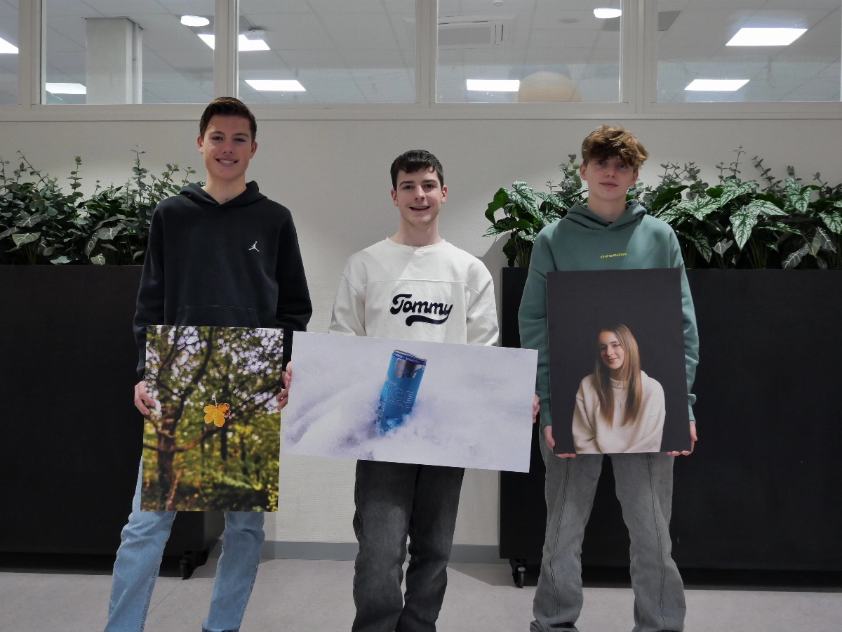 vmbo-leerlingen Dienstverlening & Producten exposeren tijdens fototentoonstelling in de Beroepscampus